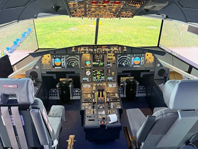 Cockpit Gesamtansicht A320 Simulator