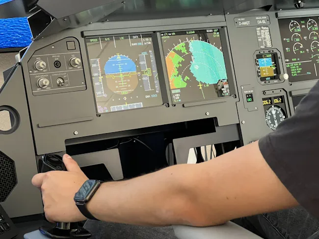 Blick aufs PFD und ND des A320